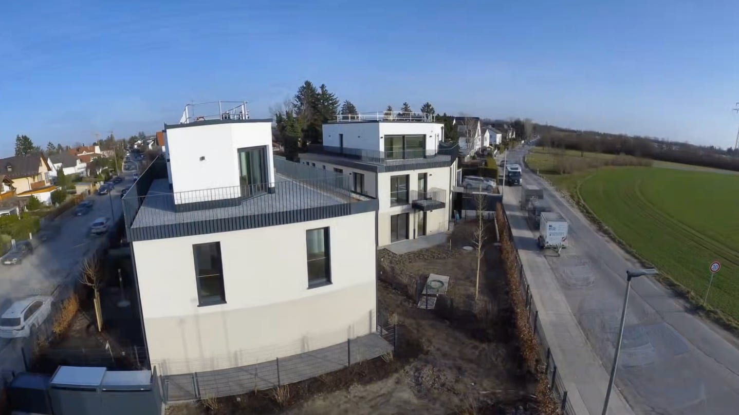 Vorschaubild Fertigstellung der Häuser des Menzinger Duos